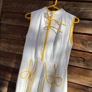 Vintage Elegant White and Yellow Sleeveless Dress